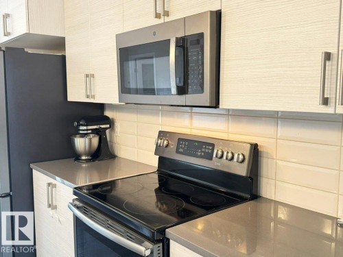 4303 Prowse Link, Edmonton, AB - Indoor Photo Showing Kitchen