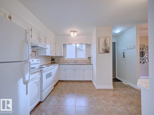 9621 89A Street, Fort Saskatchewan, AB - Indoor Photo Showing Kitchen