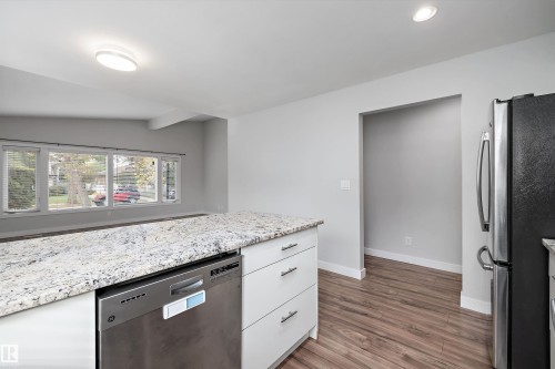 10409 148 Street, Edmonton, AB - Indoor Photo Showing Kitchen With Upgraded Kitchen