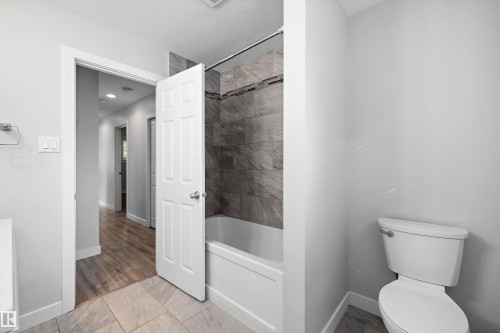 10409 148 Street, Edmonton, AB - Indoor Photo Showing Bathroom