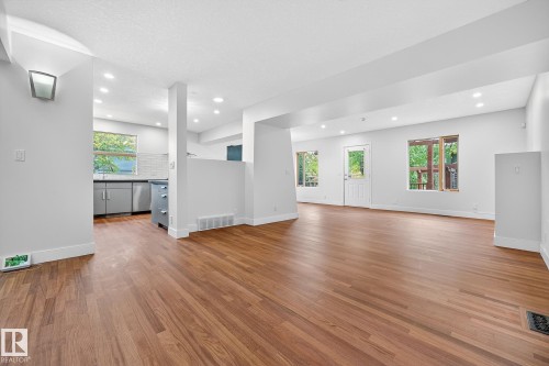 8860 93 Street, Edmonton, AB - Indoor