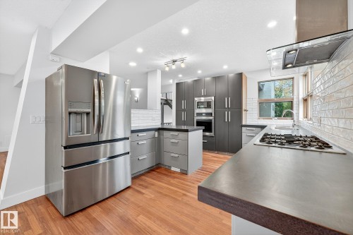 8860 93 Street, Edmonton, AB - Indoor Photo Showing Kitchen With Upgraded Kitchen