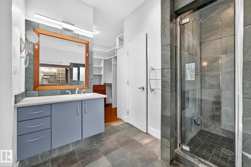 8860 93 Street, Edmonton, AB - Indoor Photo Showing Bathroom