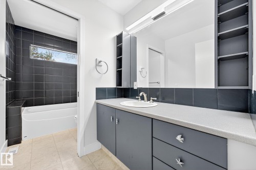 8860 93 Street, Edmonton, AB - Indoor Photo Showing Bathroom