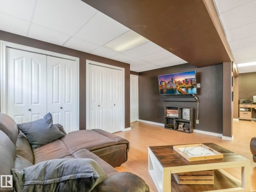 138 Pipestone Manor, Millet, AB - Indoor Photo Showing Living Room