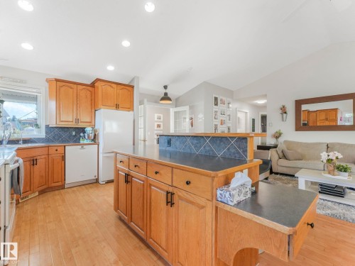 138 Pipestone Manor, Millet, AB - Indoor Photo Showing Kitchen