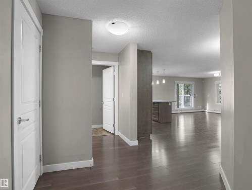 101 2207 44 Avenue, Edmonton, AB - Indoor Photo Showing Other Room