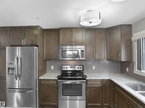 101 2207 44 Avenue, Edmonton, AB - Indoor Photo Showing Kitchen