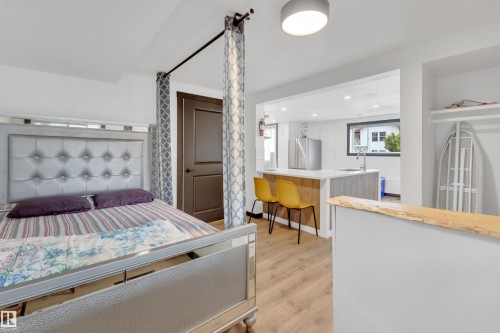 3602 50 Ave, Sylvan Lake, AB - Indoor Photo Showing Bedroom