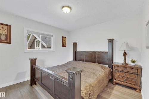 3602 50 Ave, Sylvan Lake, AB - Indoor Photo Showing Bedroom