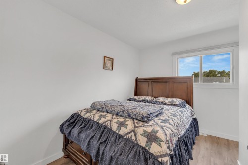 3602 50 Ave, Sylvan Lake, AB - Indoor Photo Showing Bedroom