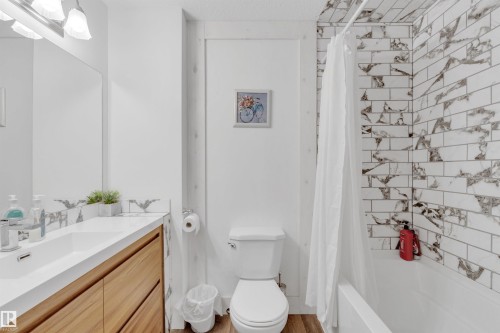 3602 50 Ave, Sylvan Lake, AB - Indoor Photo Showing Bathroom