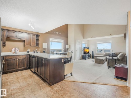 435 1520 Hammond Gate, Edmonton, AB - Indoor Photo Showing Kitchen