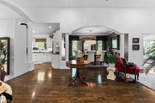 22 Prestige Point(E), Edmonton, AB - Indoor Photo Showing Living Room