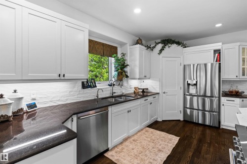 22 Prestige Point(E), Edmonton, AB - Indoor Photo Showing Kitchen With Double Sink With Upgraded Kitchen