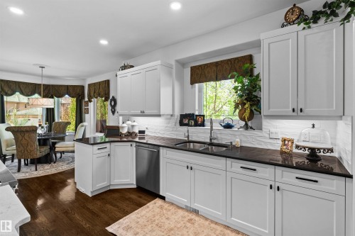 22 Prestige Point(E), Edmonton, AB - Indoor Photo Showing Kitchen With Double Sink With Upgraded Kitchen