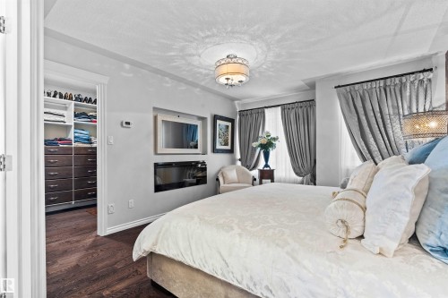 22 Prestige Point(E), Edmonton, AB - Indoor Photo Showing Bedroom