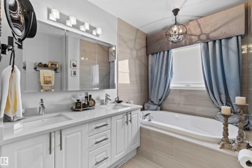 22 Prestige Point(E), Edmonton, AB - Indoor Photo Showing Bathroom