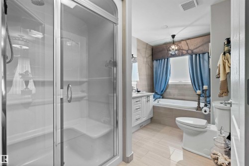 22 Prestige Point(E), Edmonton, AB - Indoor Photo Showing Bathroom
