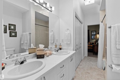 22 Prestige Point(E), Edmonton, AB - Indoor Photo Showing Bathroom