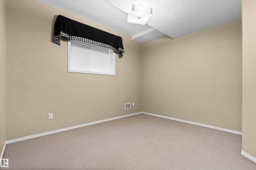 22 Prestige Point(E), Edmonton, AB - Indoor Photo Showing Other Room