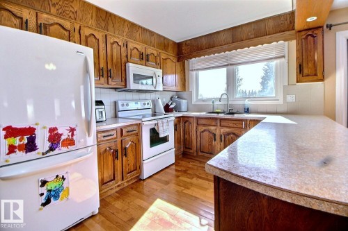 96 23516 Twp Road 560, Rural Sturgeon County, AB - Indoor Photo Showing Kitchen