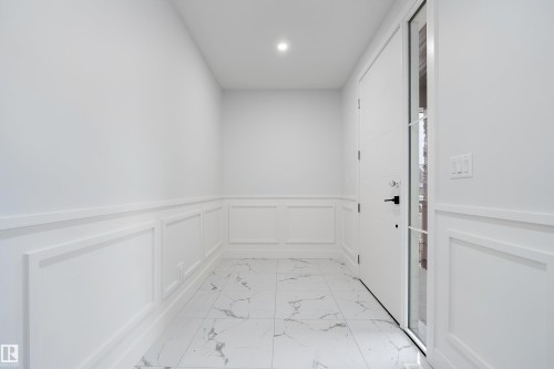 6890 Knox Loop, Edmonton, AB - Indoor Photo Showing Other Room