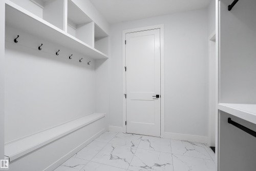 6890 Knox Loop, Edmonton, AB - Indoor