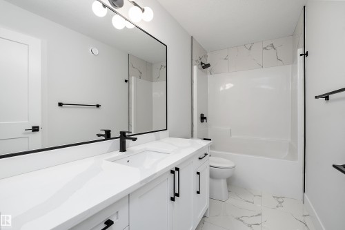 6890 Knox Loop, Edmonton, AB - Indoor Photo Showing Bathroom