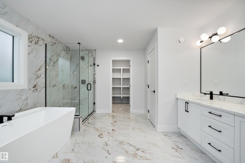 6890 Knox Loop, Edmonton, AB - Indoor Photo Showing Bathroom