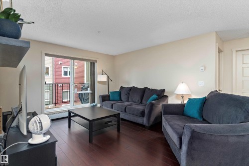 238 6076 Schonsee Way Nw, Edmonton, AB - Indoor Photo Showing Living Room