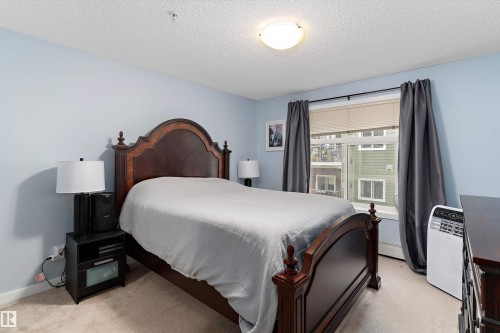 238 6076 Schonsee Way Nw, Edmonton, AB - Indoor Photo Showing Bedroom