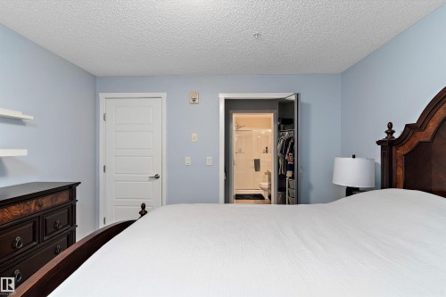 238 6076 Schonsee Way Nw, Edmonton, AB - Indoor Photo Showing Bedroom