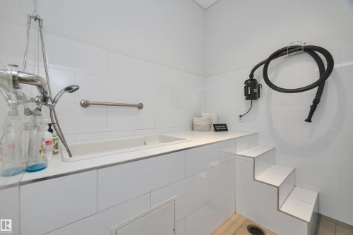 1304 14105 West Block Drive, Edmonton, AB - Indoor Photo Showing Bathroom