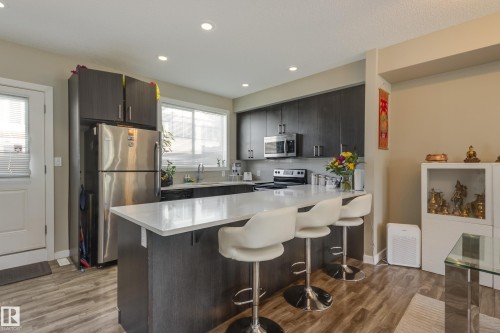31 2803 James Mowatt Trail, Edmonton, AB - Indoor Photo Showing Kitchen With Upgraded Kitchen