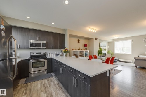 31 2803 James Mowatt Trail, Edmonton, AB - Indoor Photo Showing Kitchen
