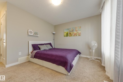 31 2803 James Mowatt Trail, Edmonton, AB - Indoor Photo Showing Bedroom