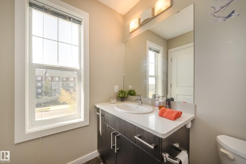 31 2803 James Mowatt Trail, Edmonton, AB - Indoor Photo Showing Bathroom