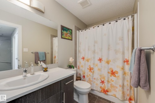 31 2803 James Mowatt Trail, Edmonton, AB - Indoor Photo Showing Bathroom