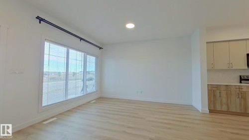 Main 1037 Aster Boulevard, Edmonton, AB - Indoor