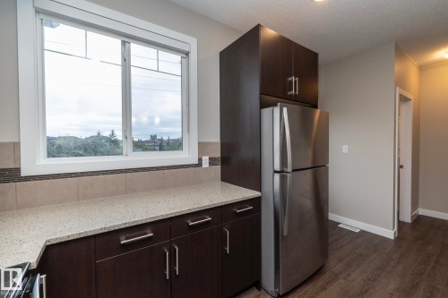 22 13139 205 Street, Edmonton, AB - Indoor Photo Showing Kitchen