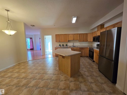 322 4304 139 Avenue, Edmonton, AB - Indoor Photo Showing Kitchen