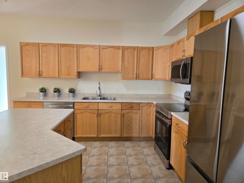 322 4304 139 Avenue, Edmonton, AB - Indoor Photo Showing Kitchen With Double Sink