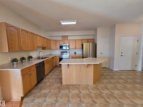 322 4304 139 Avenue, Edmonton, AB - Indoor Photo Showing Kitchen With Double Sink