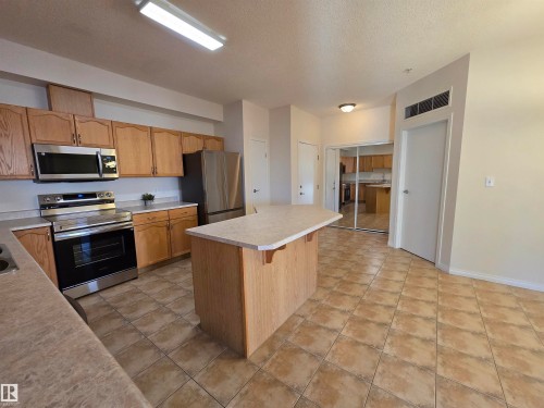 322 4304 139 Avenue, Edmonton, AB - Indoor Photo Showing Kitchen With Double Sink