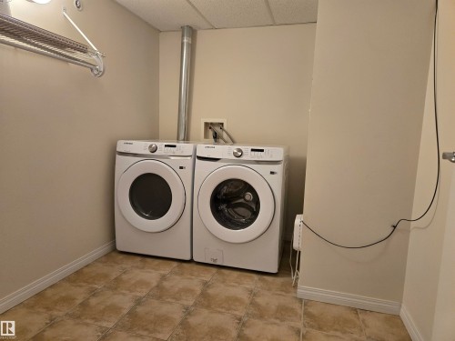 322 4304 139 Avenue, Edmonton, AB - Indoor Photo Showing Laundry Room