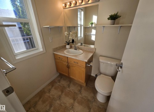 322 4304 139 Avenue, Edmonton, AB - Indoor Photo Showing Bathroom