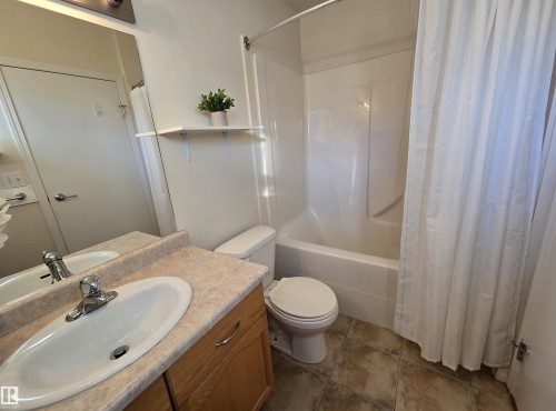 322 4304 139 Avenue, Edmonton, AB - Indoor Photo Showing Bathroom