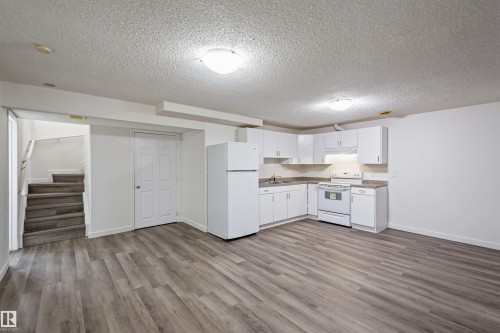 3449 28 Street, Edmonton, AB - Indoor Photo Showing Kitchen