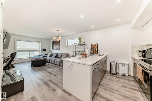 1 11326 95A Street, Edmonton, AB - Indoor Photo Showing Kitchen